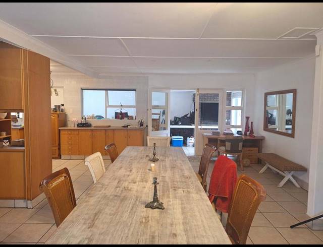 5 BEDROOM HOUSE FOR SALE IN HARTENBOS CENTRAL